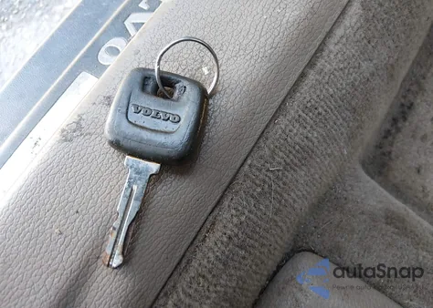 2001 Volvo V70 Xc из США, поврежденный, VIN YV1SZ58D711007441